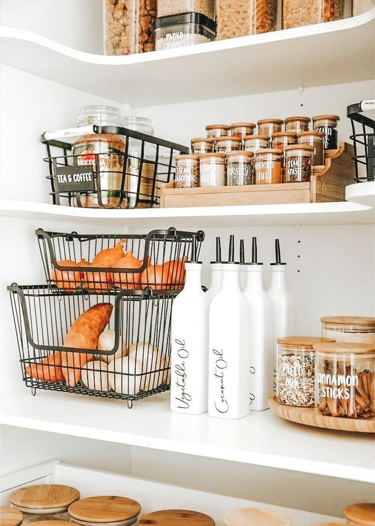 אחסון נכון של מזון בקופסאות לשמירה על טריות במקרר