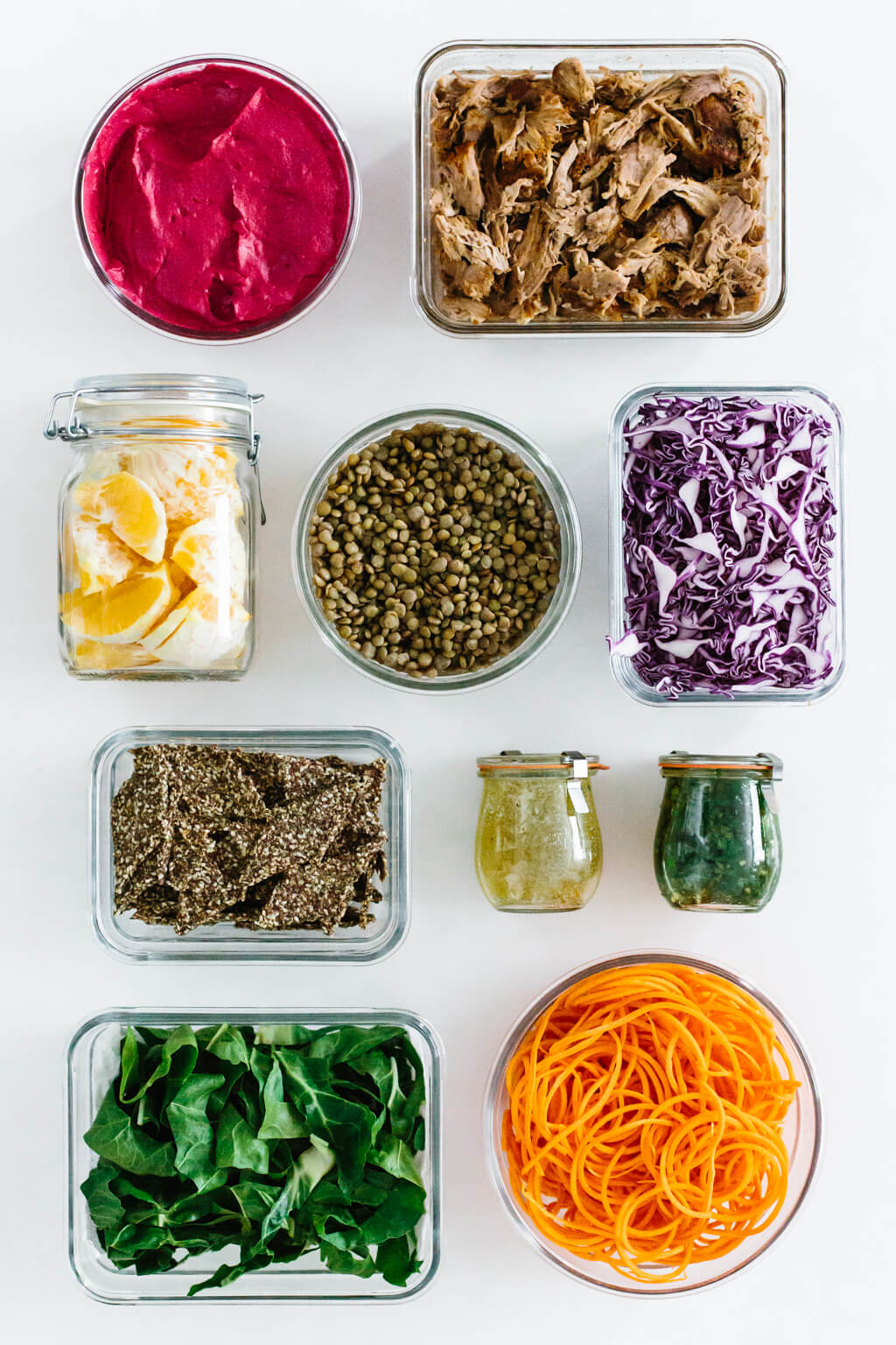 ארגון וסידור מזון במטבח ובמקרר לשמירה על טריות